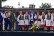 Wojewoda Agata Wojtyszek w trakcie uroczystości jubileuszowych zespołu "Leśnianie". 