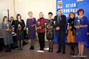 Wojewoda Agata Wojtyszek w trakcie uroczystości z okazji Dnia Edukacji Narodowej w Starachowicach. 