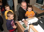 Dzieci z kieleckich domów dziecka zwiedzały Świętokrzyski Urząd Wojewódzki