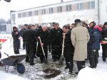Włodzimierz Wójcik, wojewoda świętokrzyski wziął udział w uroczystym rozpoczęciu budowy nowoczesnego stadionu piłkarskiego przy ulicy Ściegiennego w Kielcach