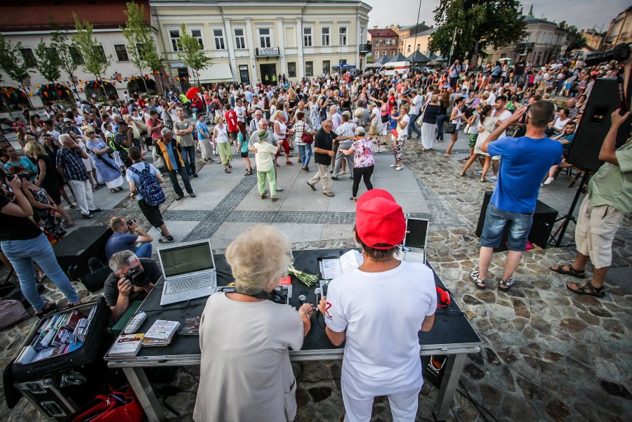 Na Rynku bawiły się tłumy kielczan.