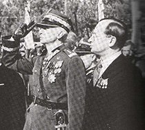 Wojewoda W. Dziadosz oraz gen. K. Sosnkowski podczas odsłonięcia Pomnika Legionów w Kielcach - 2 października 1938r.