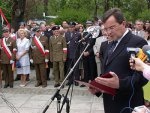 W 212 rocznicę uchwalenia Konstytucji 3 Maja Włodzimierz Wójcik - Wojewoda Świętokrzyski oraz Wicewojewoda Joanna Grzela złożyli wieńce pod Pomnikiem Czynu Legionowego w Kielcach