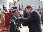 Z okazji jubileuszu 90-lecia Ochotniczej Straży Pożarnej w Seceminie, Wojewoda Świętokrzyski wręczył zasłużonym strażakom odznaczenia państwowe