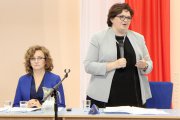 Wiceminister Elżbieta Bojanowska i wojewoda Agata Wojtyszek zainaugurowały cykl konsultacji z przestawicielami Powiatowych Centrów Pomocy Rodzinie z terenu województwa świętokrzyskiego. 