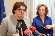 Wiceminister Elżbieta Bojanowska i wojewoda Agata Wojtyszek zainaugurowały cykl konsultacji z przestawicielami Powiatowych Centrów Pomocy Rodzinie z terenu województwa świętokrzyskiego. 