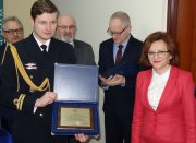 Podziękowanie dla bohaterskiego oficera. 