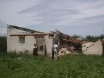 W Jachimowicach, gm. Samborzec</B> (pow. sandomierski) przebywali kierownik Centrum Zarządzania Kryzysowego Wojewodyoraz przedstawiciel Wojewódzkiego Inspektoratu Nadzoru Budowlanego, którzy zapoznali się z <B>sytuacją na terenach objętych zni