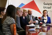 Konferencja prasowa wojewody. 