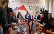Konferencja prasowa wojewody. 