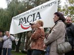 Przeciwko nauczaniu religii w szkołach pikietowało przed budynkiem Świętokrzyskiego Urzędu Wojewódzkiego kilkunastu członków i sympatyków Antyklerykalnej Partii Postępu "Racja"
