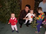 Dzieci z kieleckich domów dziecka dostały od Joanny Grzeli, wicewojewody świętokrzyskiego choinki i paczki ze słodyczami