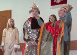 Najważniejsze wydarzenia z historii Polski przypomniały dzieci ze Szkoły Podstawowej z Gnojna w inscenizacji zatytułowanej "Wiara królów Polski"