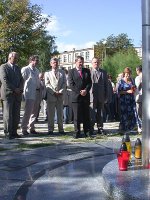 Zapaleniem zniczy przed "Kolumną Czasu" uczcili pamięć ofiar terroru w Biesłanie mieszkańcy województwa świętokrzyskiego